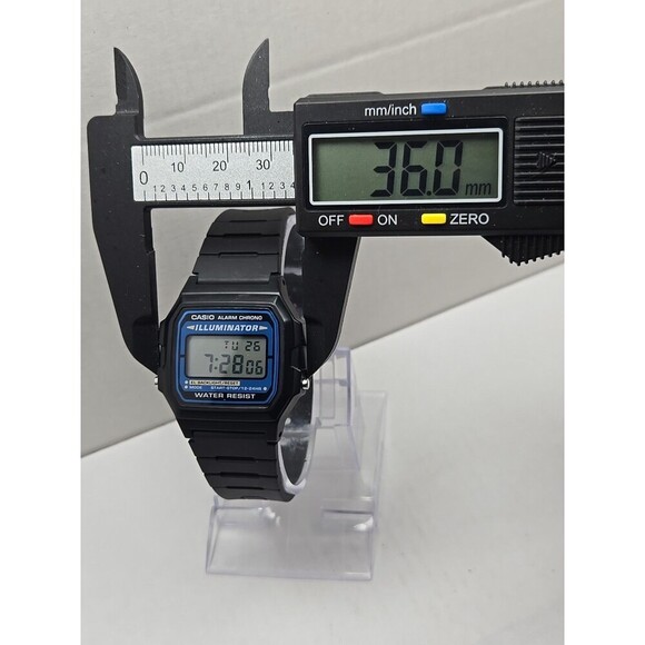 Casio F105W Illuminator Digital Watch Alarm Chrono Quartz Black 3298 New Battery - Picture 4 of 10